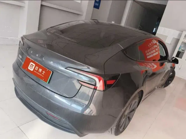Tesla Model 3 — Фото автомобиля 3