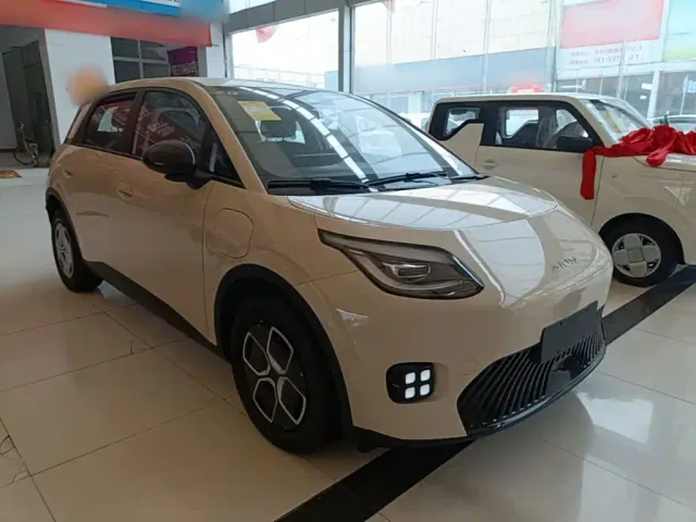 GAC Aion UT — Фото автомобиля 3