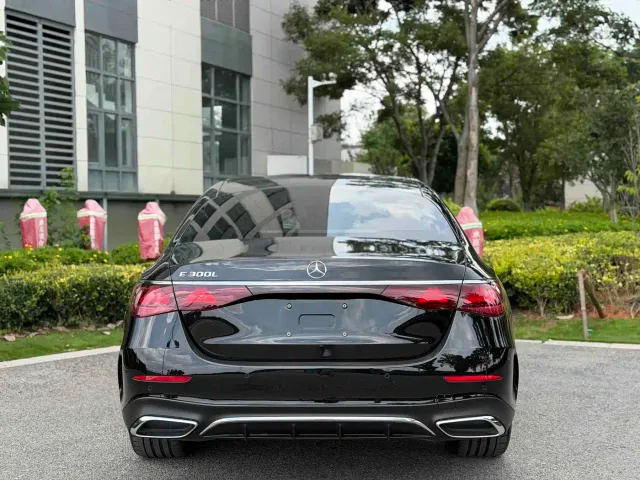 Mercedes-Benz E-Class — Фото автомобиля 8