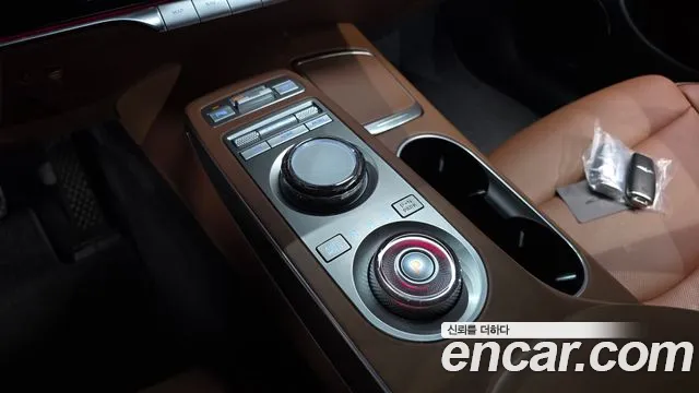 Genesis GV70 — Фото автомобиля 9