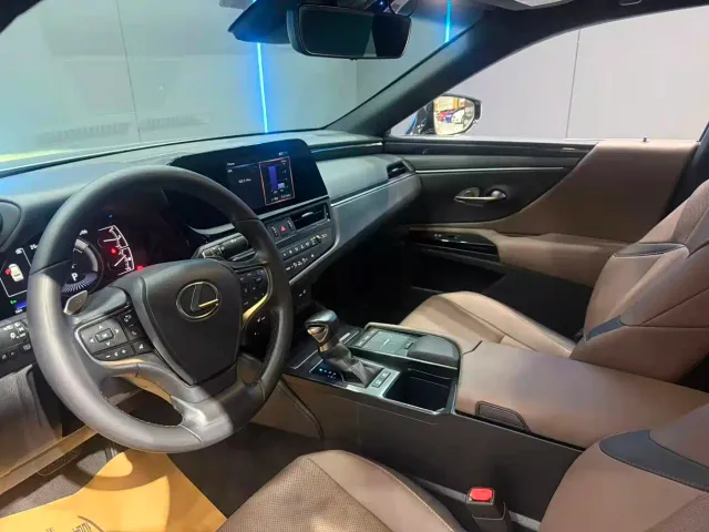 Lexus ES — Фото автомобиля 11