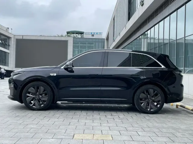 Li Auto L6 — Фото автомобиля 9