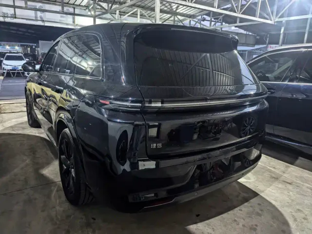 Li Auto L8 — Фото автомобиля 14
