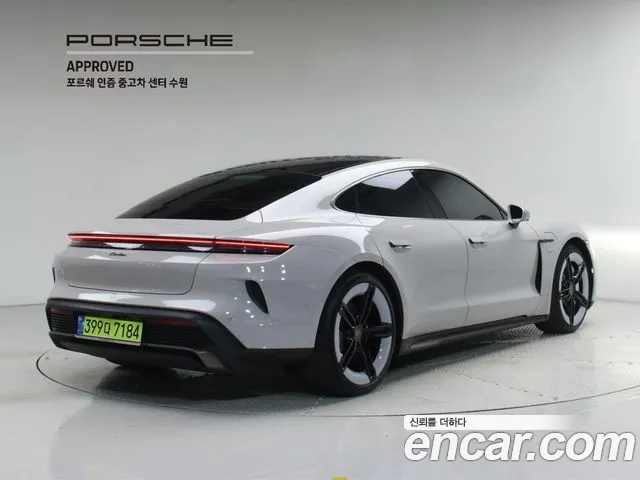 Porsche Taycan — Фото автомобиля 2