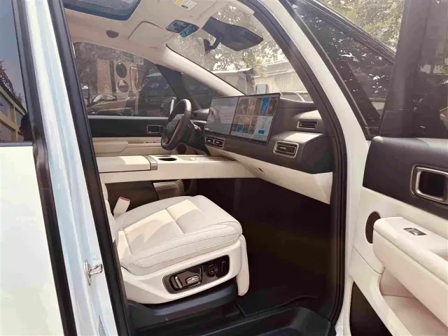 Li Auto MEGA — Фото автомобиля 10