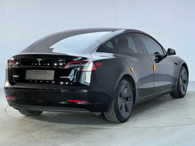 Tesla Model 3 — Фото автомобиля 26