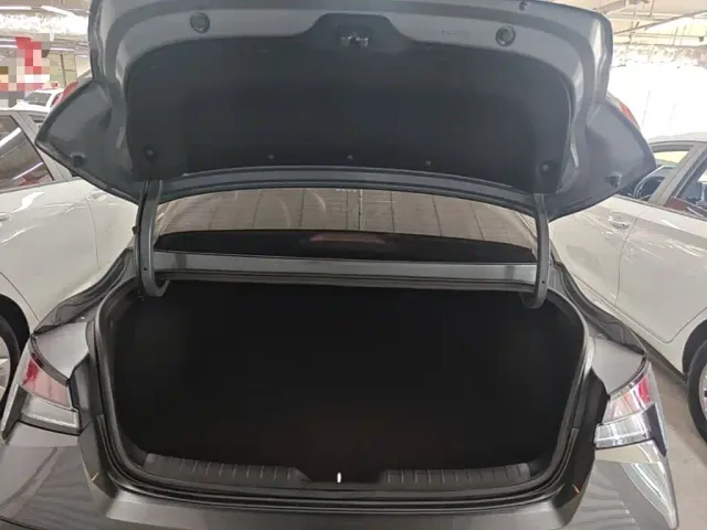 Hyundai Elantra — Фото автомобиля 18