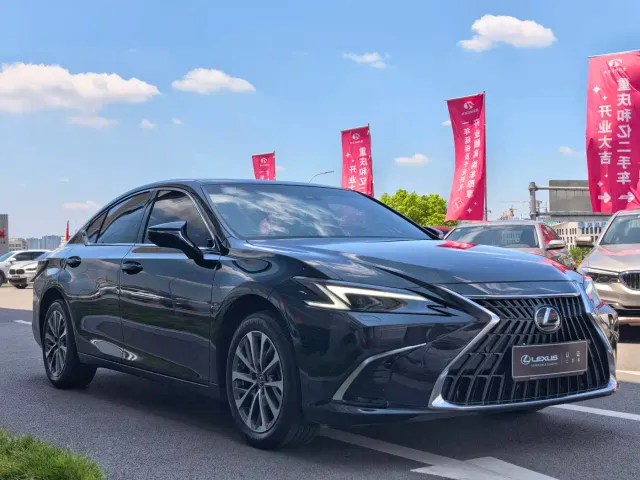 Lexus ES — Фото автомобиля 3