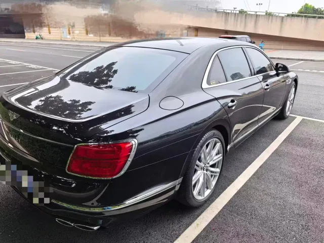 Bentley Flying Spur — Фото автомобиля 6