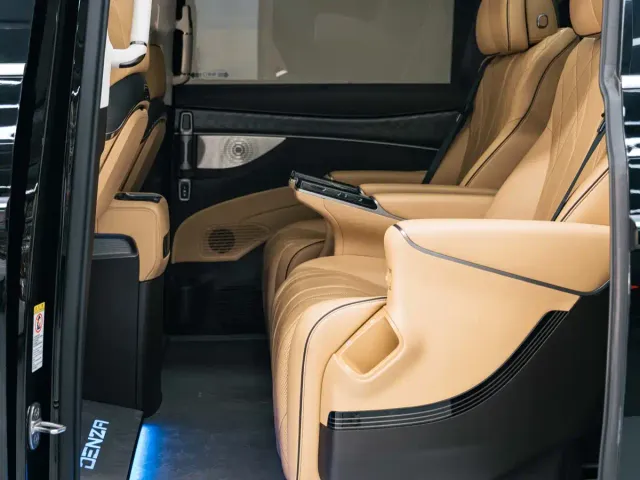 Denza D9 — Фото автомобиля 10