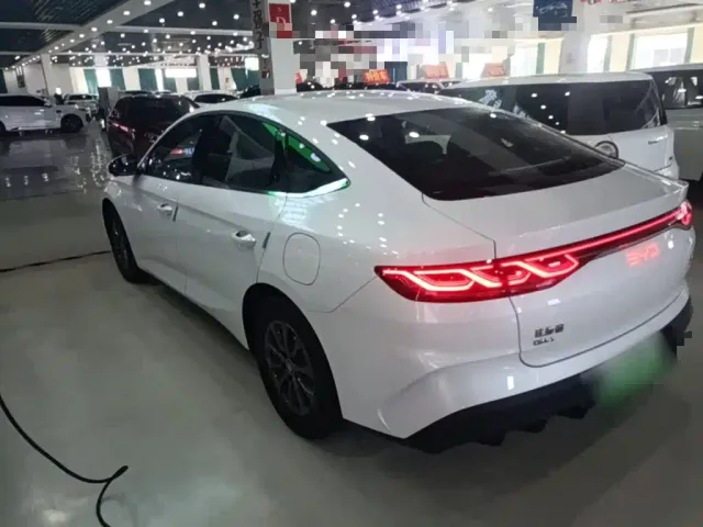 BYD Qin L — Фото автомобиля 4