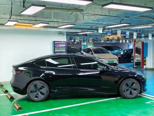 Tesla Model 3 — Фото автомобиля 6