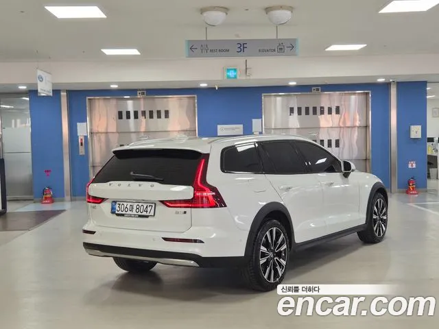 Volvo V60 — Фото автомобиля 2