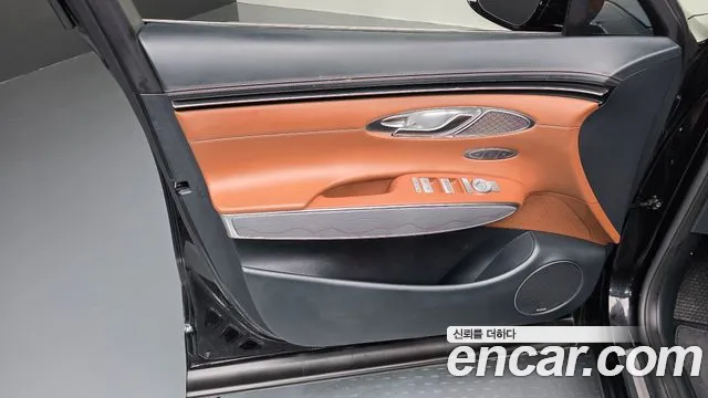 Genesis GV70 — Фото автомобиля 12