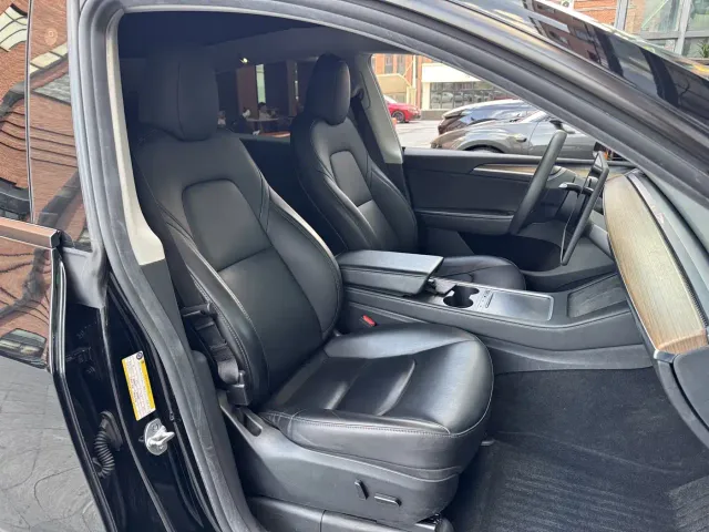 Tesla Model Y — Фото автомобиля 19