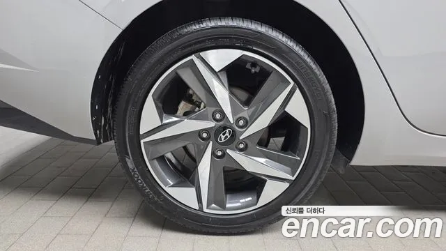 Hyundai AVANTE Avante (CN7) — Фото автомобиля 5