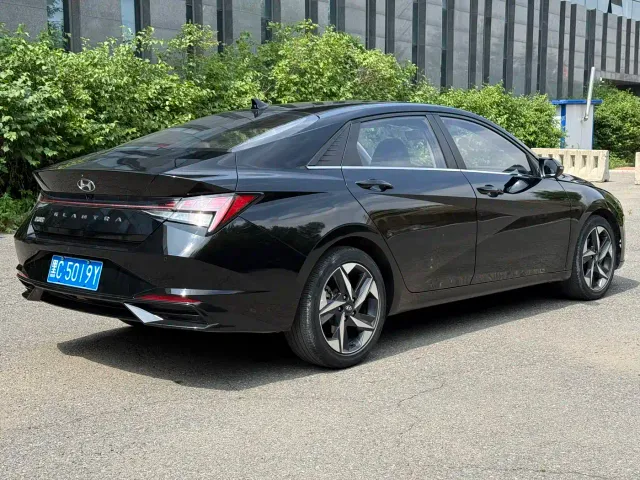 Hyundai Elantra — Фото автомобиля 22