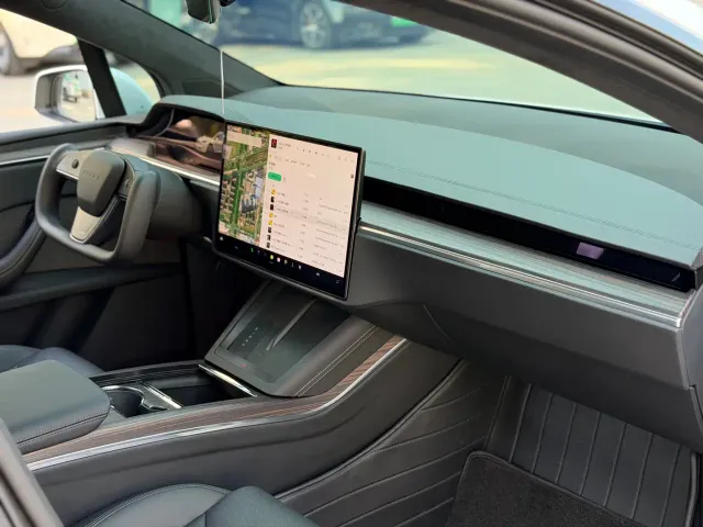 Tesla Model X — Фото автомобиля 11
