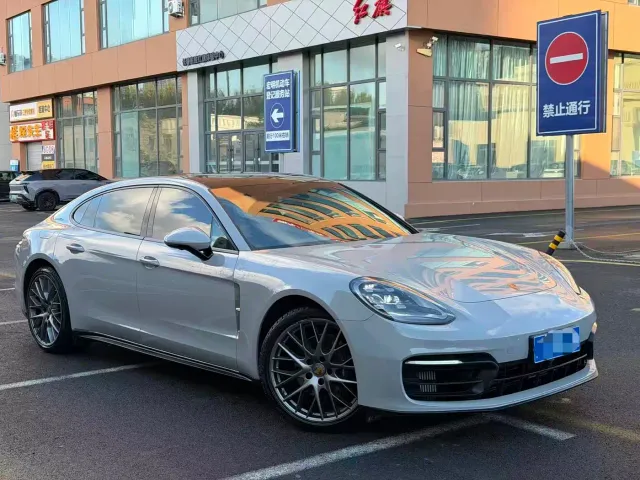 Фотография автомобиля — Porsche Panamera