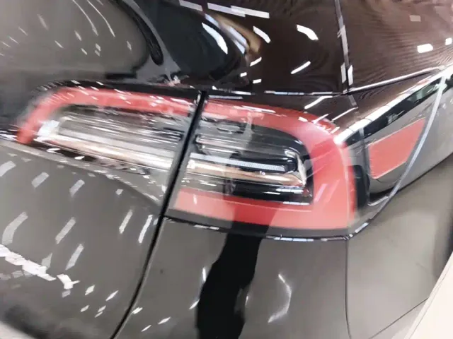 Tesla Model Y — Фото автомобиля 7