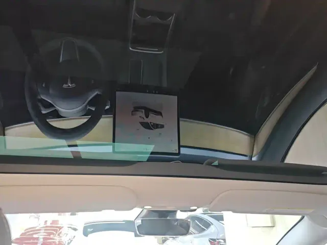 Tesla Model 3 — Фото автомобиля 17