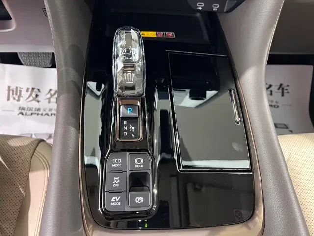 Toyota Vellfire — Фото автомобиля 23