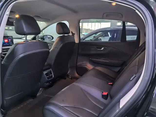 Hongqi E-QM5 — Фото автомобиля 6