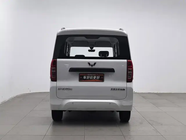 Wuling Zhiguang NEV — Фото автомобиля 4