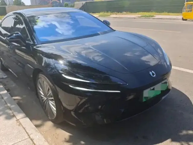 Denza Z9 — Фото автомобиля 2