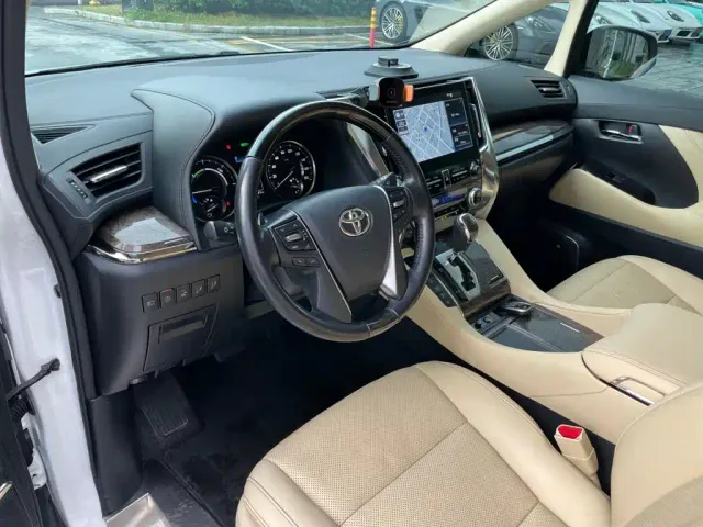 Toyota Vellfire — Фото автомобиля 9