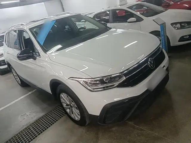 Volkswagen Tiguan L — Фото автомобиля 3