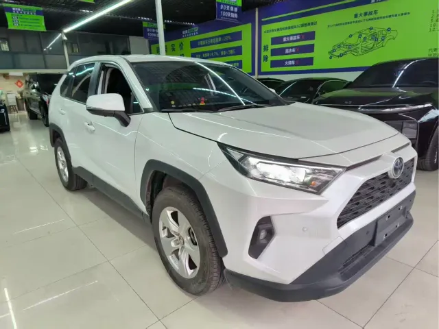 Toyota RAV4 — Фото автомобиля 2
