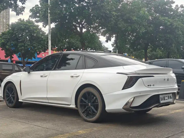 Hongqi H6 — Фото автомобиля 15