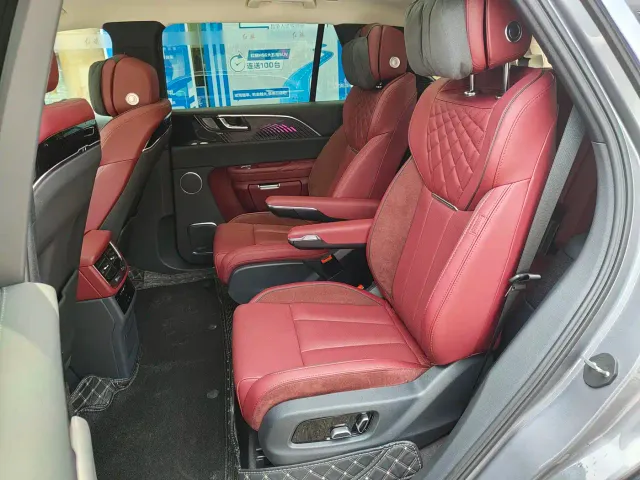 Hongqi E-HS9 — Фото автомобиля 10