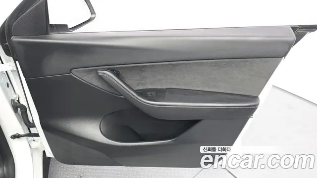Tesla Model Y — Фото автомобиля 23