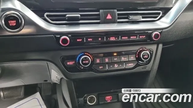 Kia Niro — Фото автомобиля 11