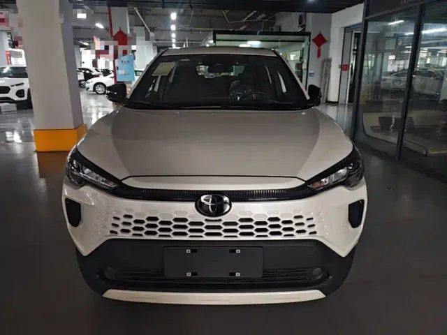 Toyota Corolla Cross — Фото автомобиля 2