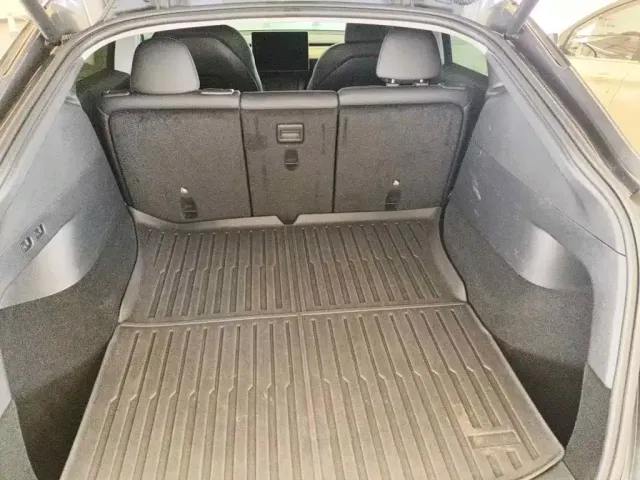 Tesla Model Y — Фото автомобиля 5