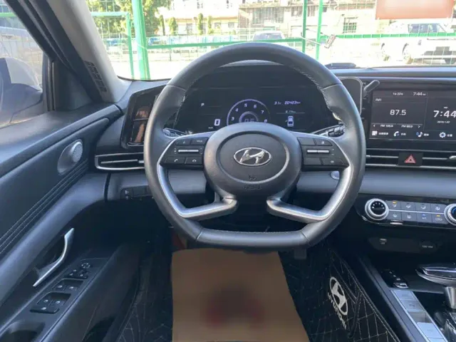 Hyundai Elantra — Фото автомобиля 2