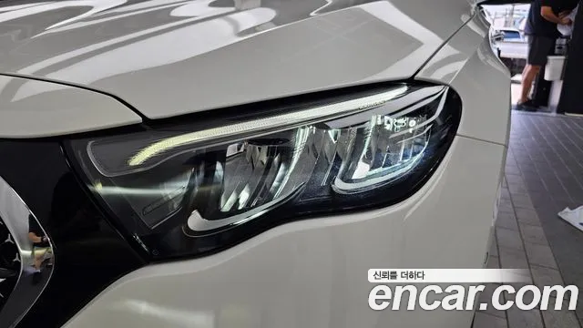 Mercedes-Benz E-Class — Фото автомобиля 20