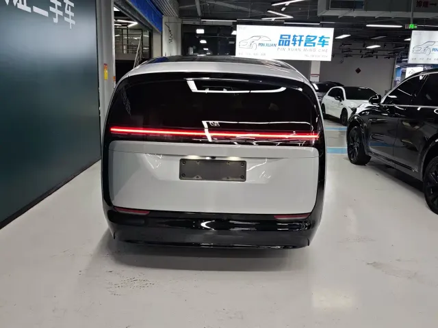 Li Auto MEGA — Фото автомобиля 5