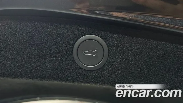 Tesla Model 3 — Фото автомобиля 30