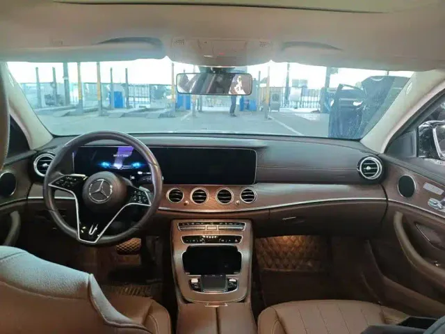 Mercedes-Benz E-Class — Фото автомобиля 8