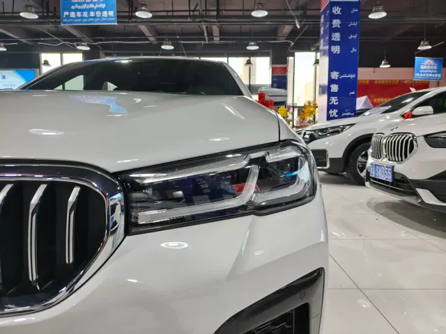 BMW 5 Series — Фото автомобиля 16