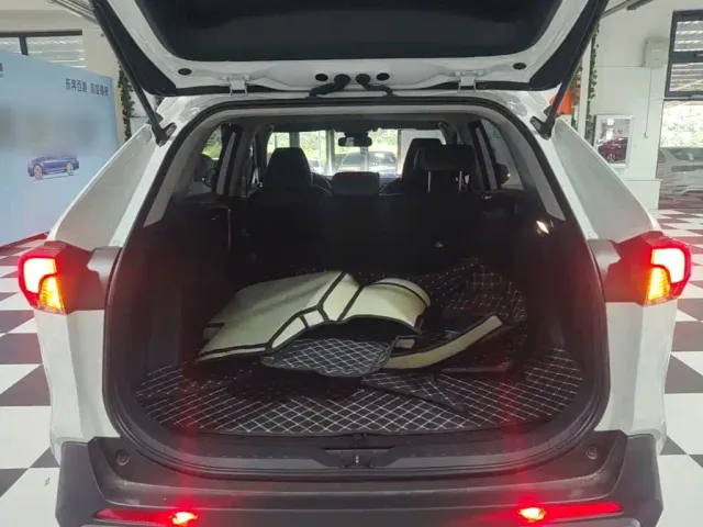 Toyota RAV4 — Фото автомобиля 18