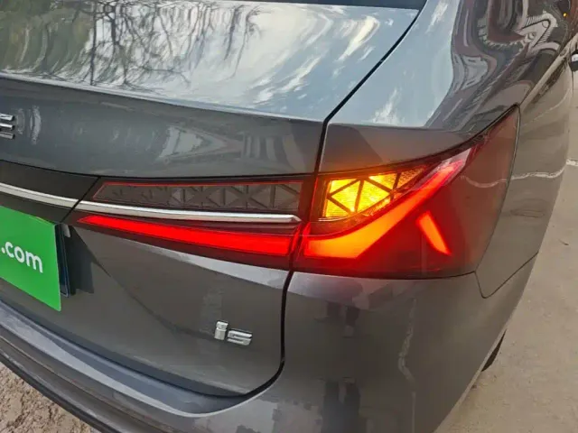 Roewe i5 — Фото автомобиля 7