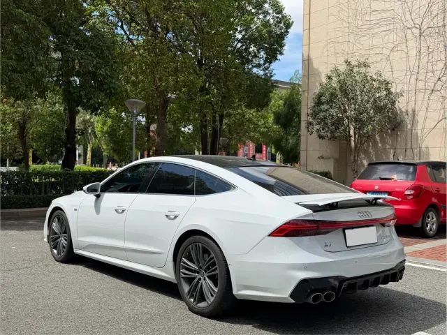 Audi Audi A7L 2023 45 TFSI quattro S-line Black Warrior Edition — Фото автомобиля 4