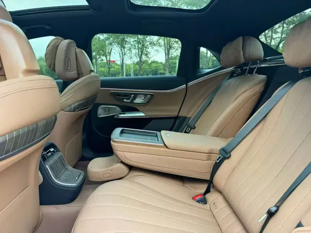 Mercedes-Benz E-Class — Фото автомобиля 6