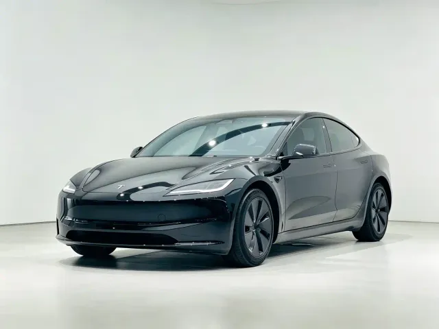 Фотография автомобиля — Tesla Model 3