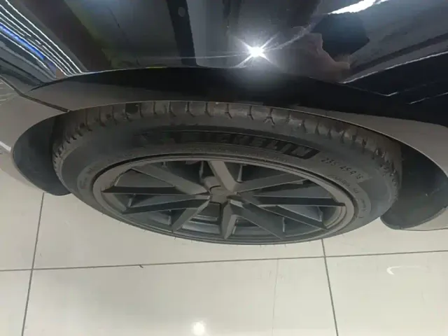 Tesla Model 3 — Фото автомобиля 22